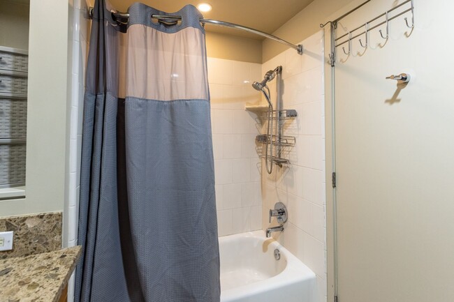 Building Photo - Live Above the Action — 14th-Floor ICON Condo with Petco Park Views