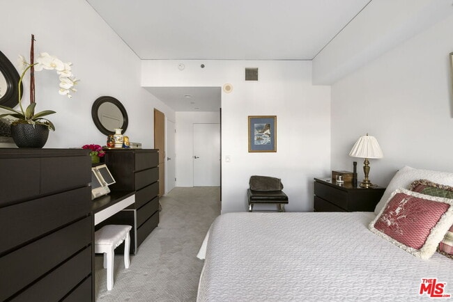 Building Photo - 13650 Marina Pointe Dr