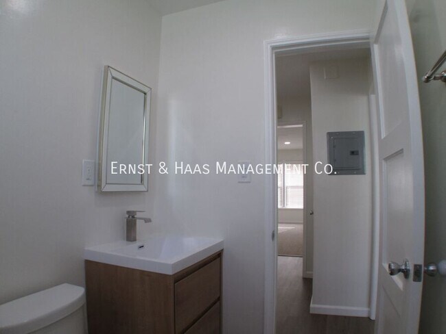 Building Photo - 4541 N Banner Dr