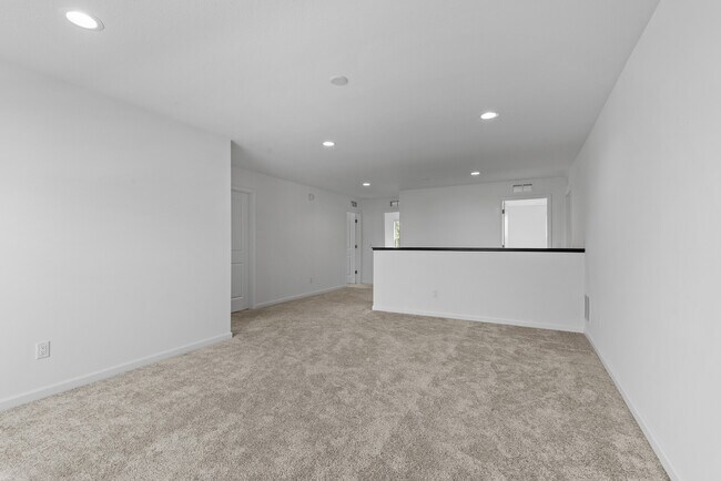 Building Photo - 5898 Urbandale Ct N