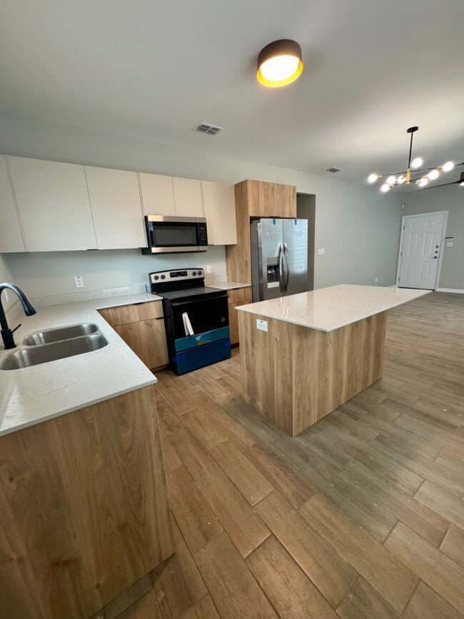 Building Photo - 617 N Delaware St