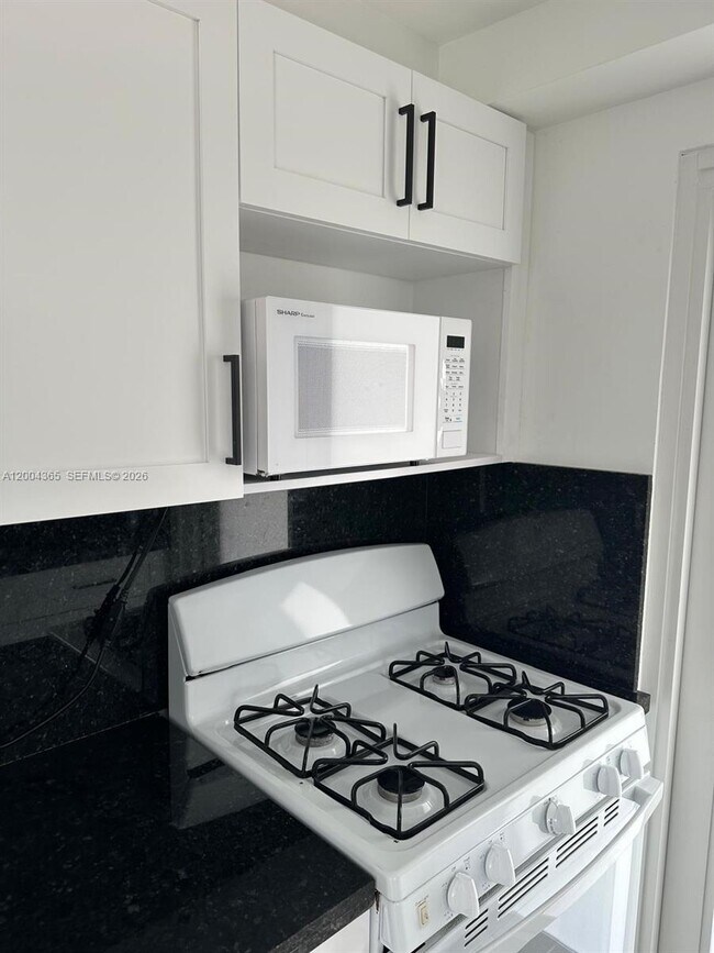 Building Photo - 360 Meridian Ave