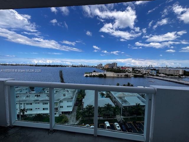 Building Photo - 7910 Harbor Island Dr
