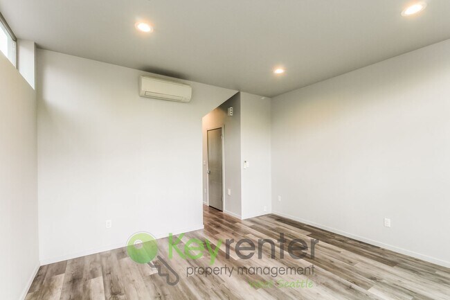 Building Photo - Modern 3 Bedroom with Rooftop Deck and In Unit Laundry