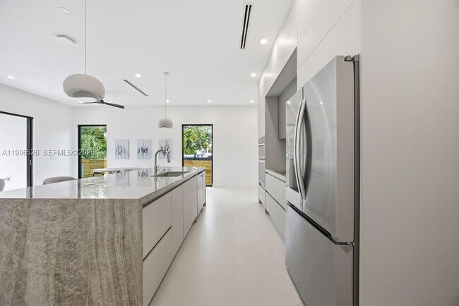 Building Photo - 1337 NE 13th Ave