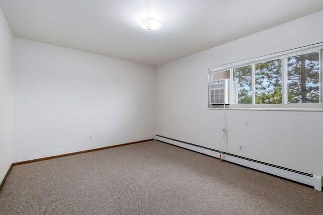 Building Photo - 745 Nyssa Dr