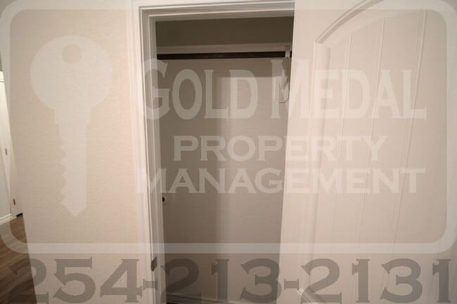 Building Photo - 5105 Red Rose Xing