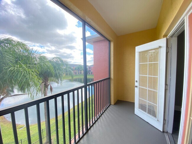 Building Photo - 1 Bedroom / 1 Bath Condo in Gated Community.