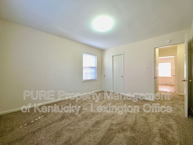 Building Photo - 114 Greenbrier Road