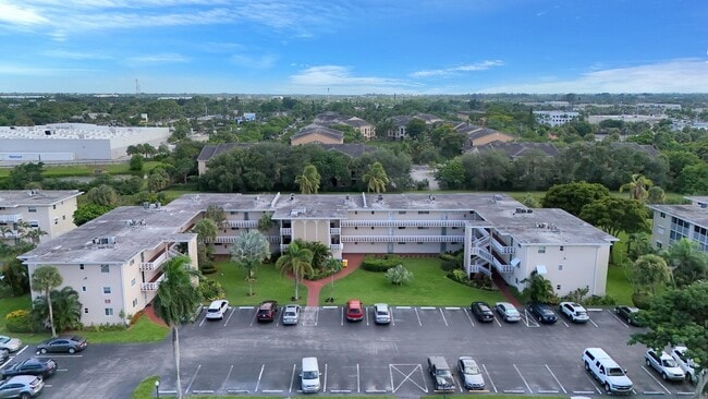 Building Photo - 2812 Garden Dr S