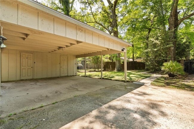 Building Photo - 2825 Cottage Hill Rd