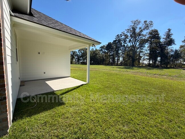 Building Photo - 3696 Waterbury Ave