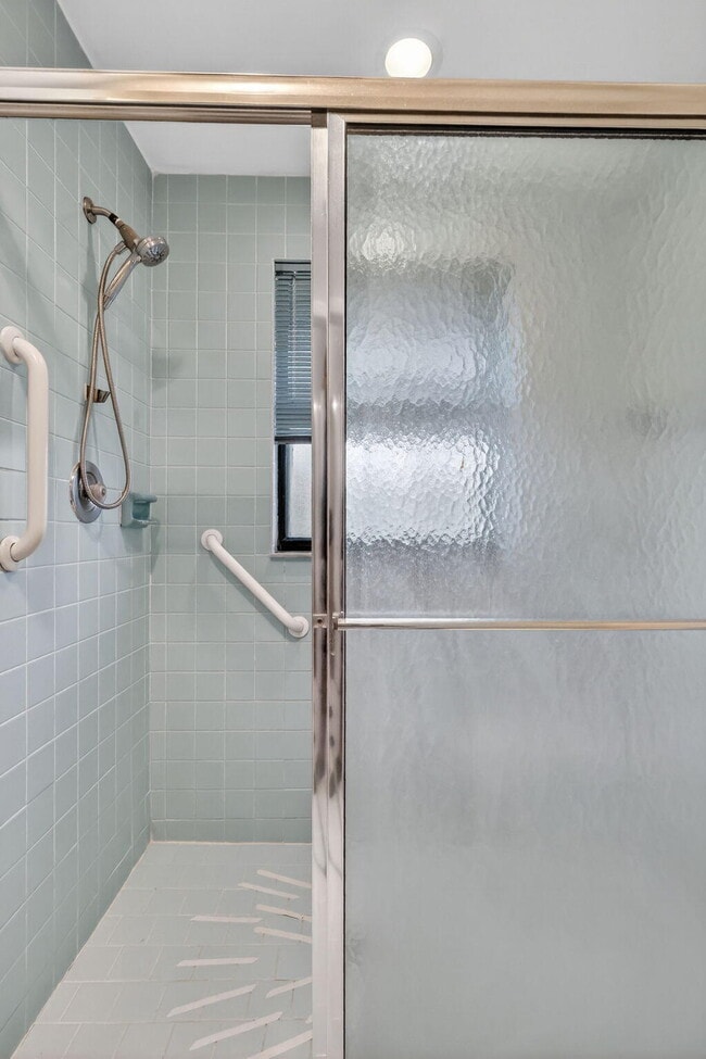 Building Photo - 870 NW 32nd Ave