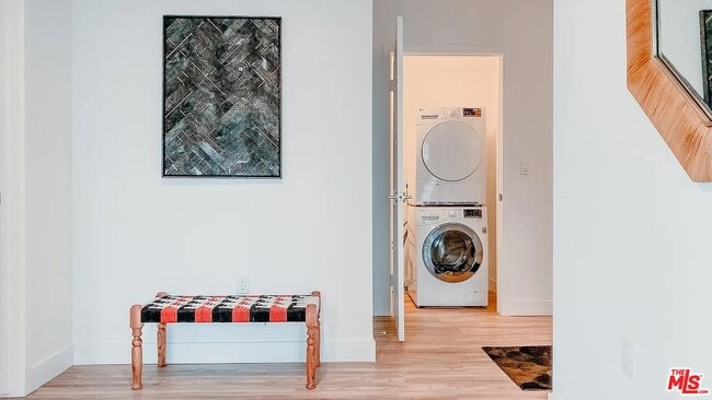 Building Photo - 700 S Manhattan Pl