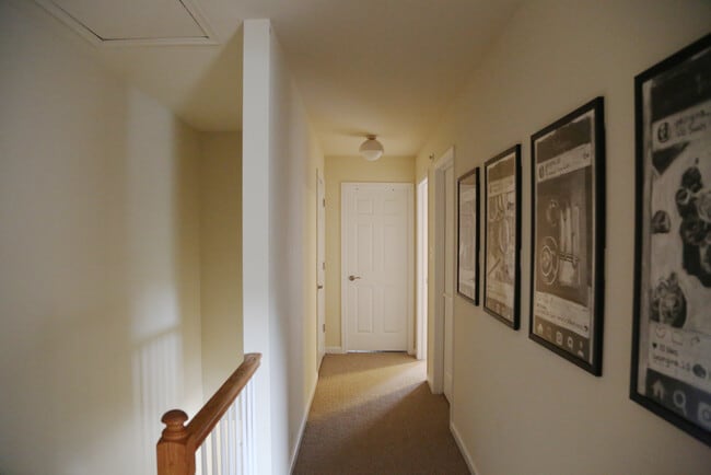 Building Photo - 470 Old Elm St