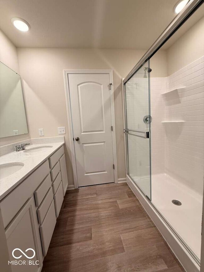 Building Photo - 3815 Sterling Dr