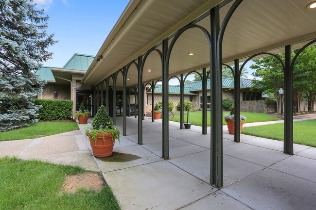 Building Photo - 15107 Interlachen Dr