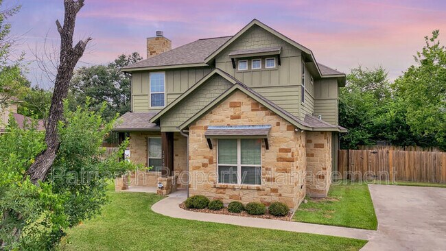 Primary Photo - 1319 Foster Ave