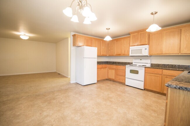 Building Photo - Fantastic Apartment in East Medford!