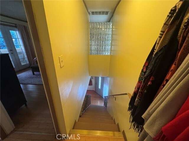 Building Photo - 428 N Hollywood Way