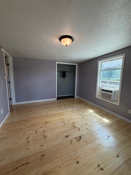 Building Photo - 830 Benavides St