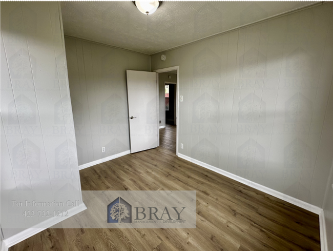 Building Photo - Fully remodeled cute cottage!