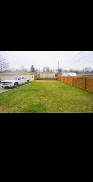 Building Photo - 227 Sunshine Dr