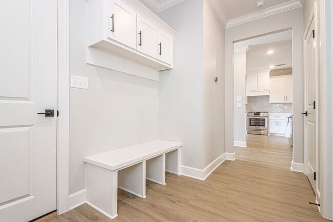 Building Photo - 302 Kanis Ridge Dr