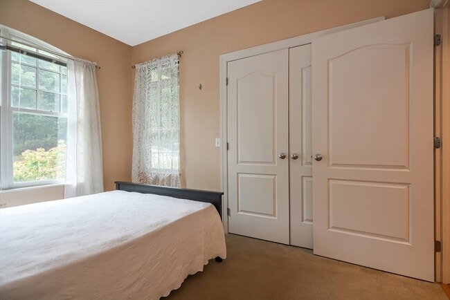 Building Photo - 614 Pond St