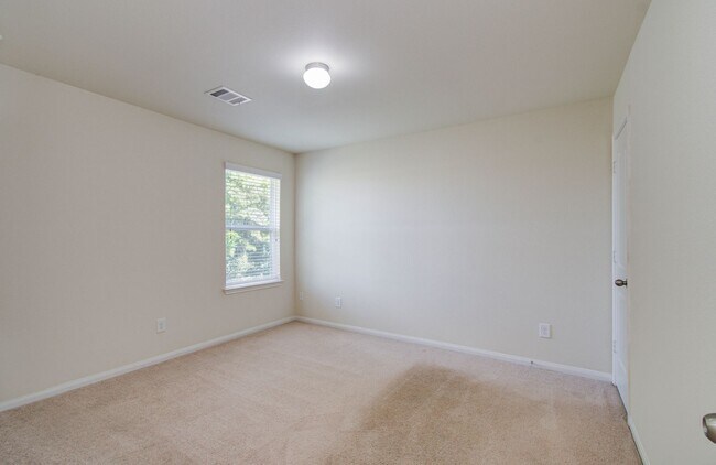 Building Photo - Open Layout & Large Backyard in Houston’s Evergreen Villas – 3 Beds, 2½ Baths
