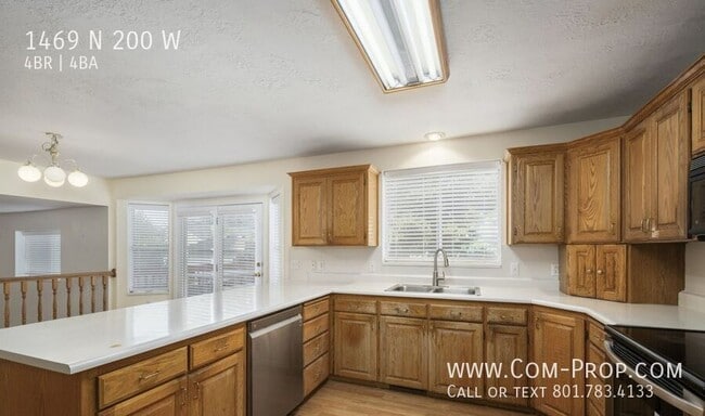 Building Photo - 1469 N 200 W St
