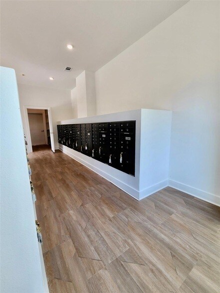 Building Photo - 4802 S Congress Ave