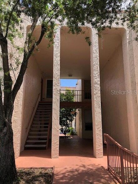 Building Photo - 548 Orange Dr