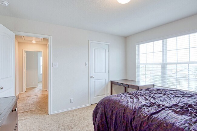 Building Photo - Kendall Brook Unit 1B