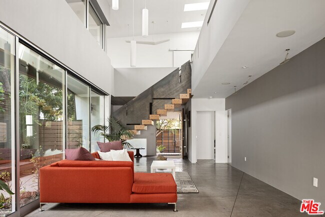 Building Photo - 710 Milwood Ave