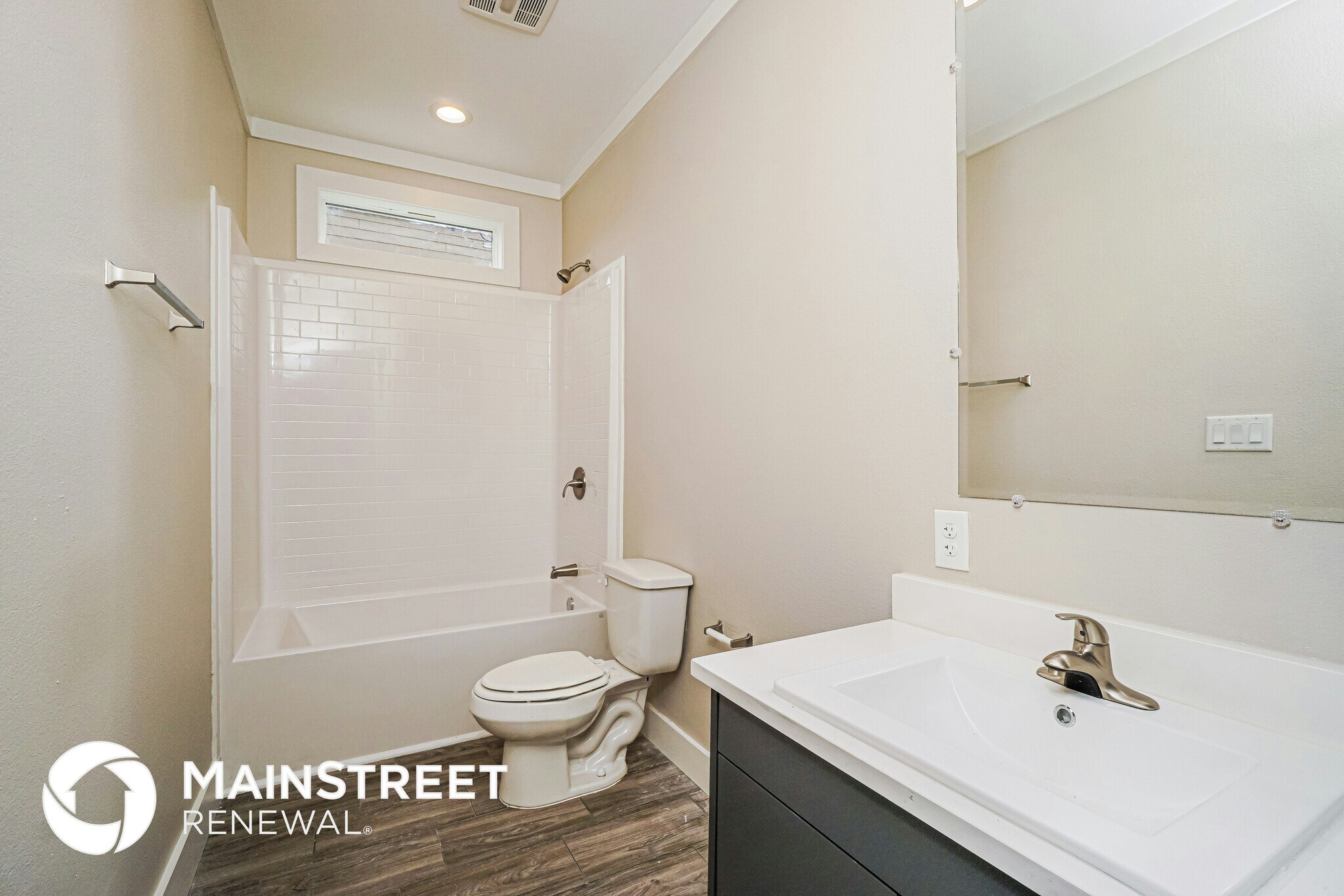 Building Photo - 422 Azucena St