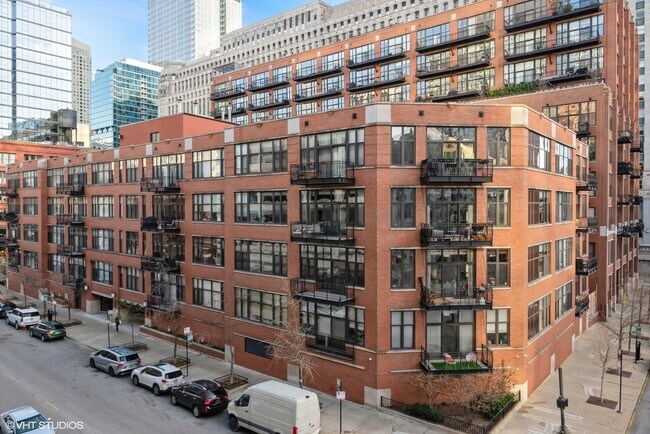 Primary Photo - 333 W Hubbard St