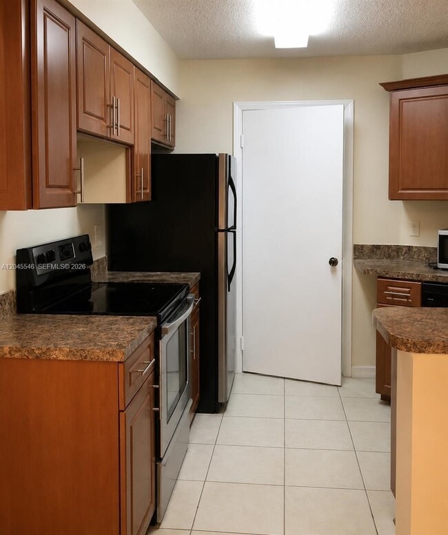 Building Photo - 9999 Summerbreeze Dr