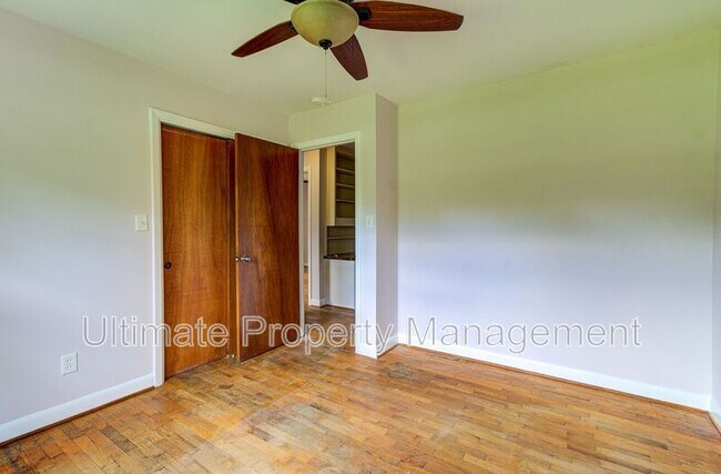 Building Photo - 317 Johnston Dr