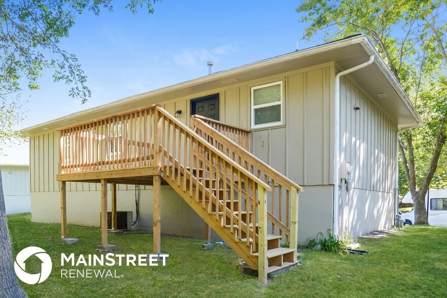 Building Photo - 1306 Queens Ct