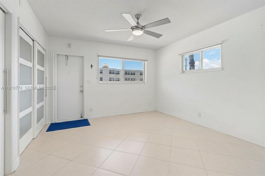 Building Photo - 2170 NE 51st Ct