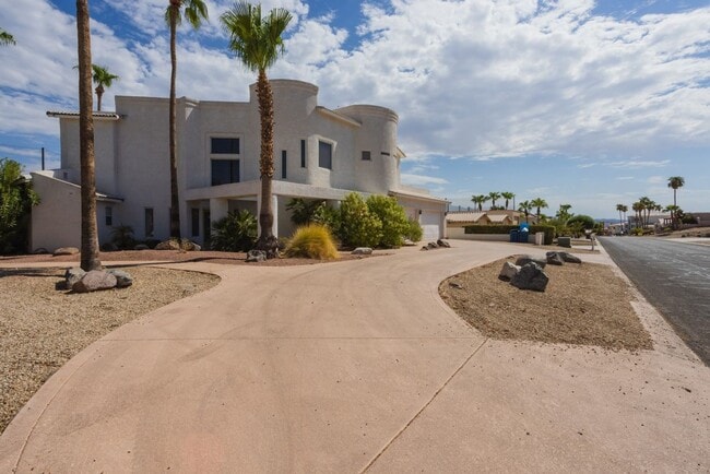 Building Photo - 2320 Snead Dr