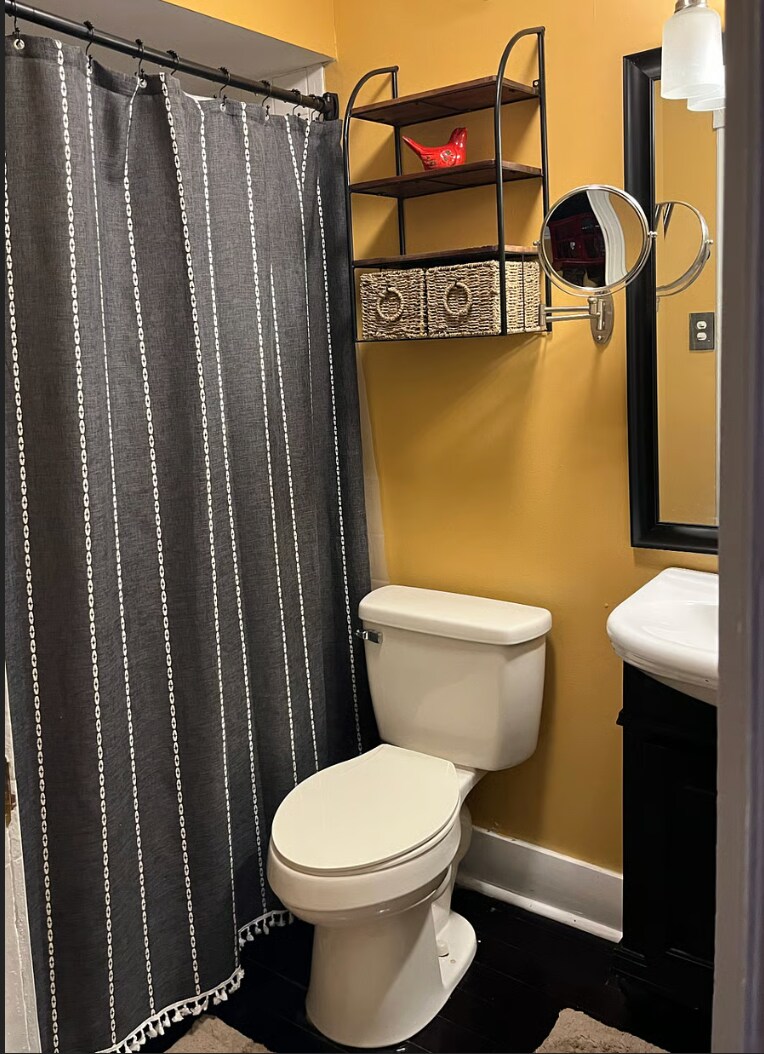 bathroom - 604 Bates St