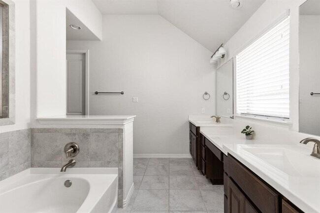 Building Photo - 2949 Consuelo Wy