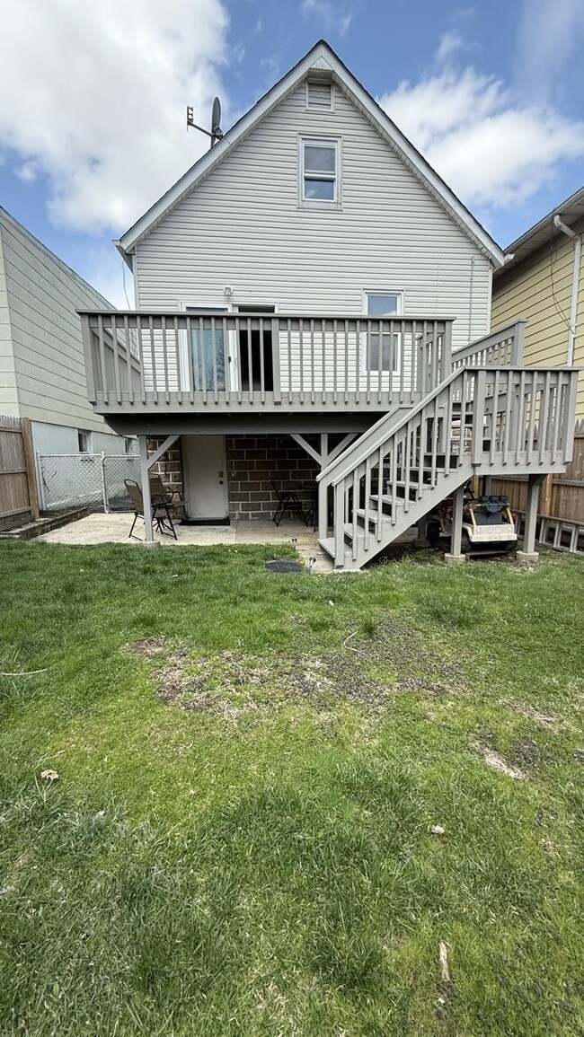 Building Photo - 7106 Cottage Ave