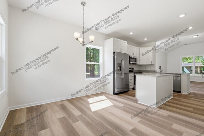 Building Photo - 209 Poplar Ln