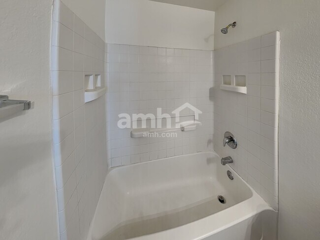 Building Photo - 4916 Water Ridge Ln