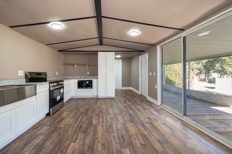 Building Photo - 101 Caroline Ave