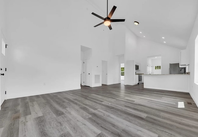 Building Photo - OPEN CONCEPT LIVING!!