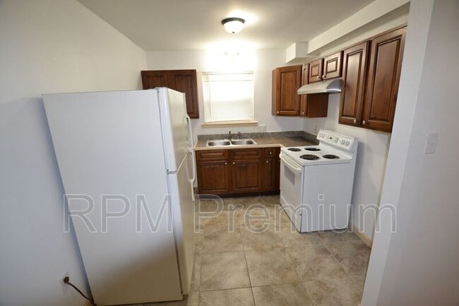 Building Photo - 947-957 Grebe St